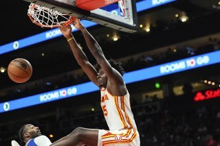 Clint Capela a marqué 10 points lundi en pré-saison face aux Sixers KEYSTONE/AP/John Bazemore